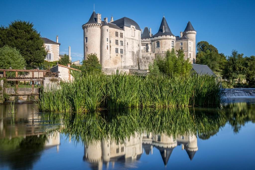 Les Halles Chambre D'Hotes ヴェルトゥイユ＝シュル＝シャラント エクステリア 写真